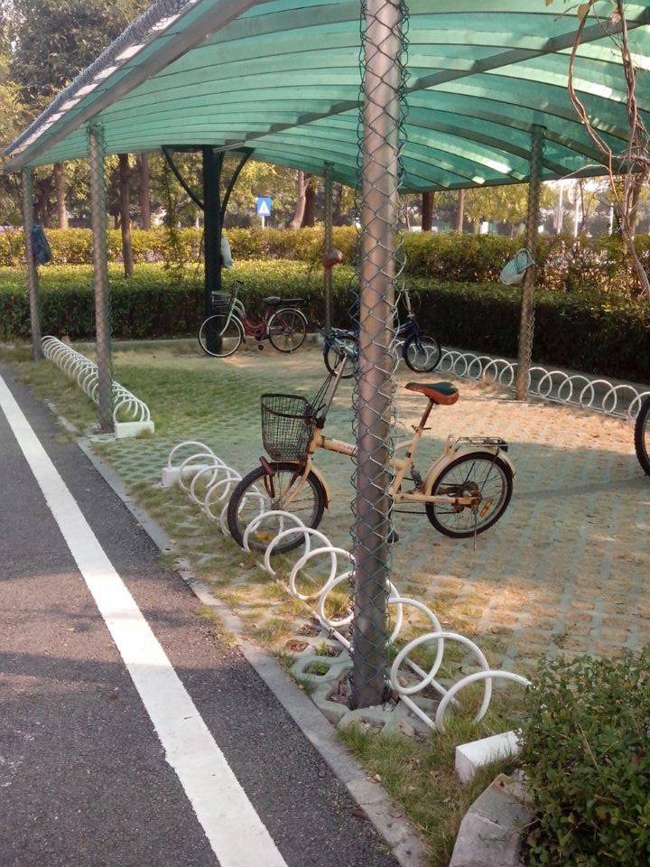 質(zhì)量最好的螺旋式自行車停車架找東莞新恒安,綠道通牌子的自行車停車架最好