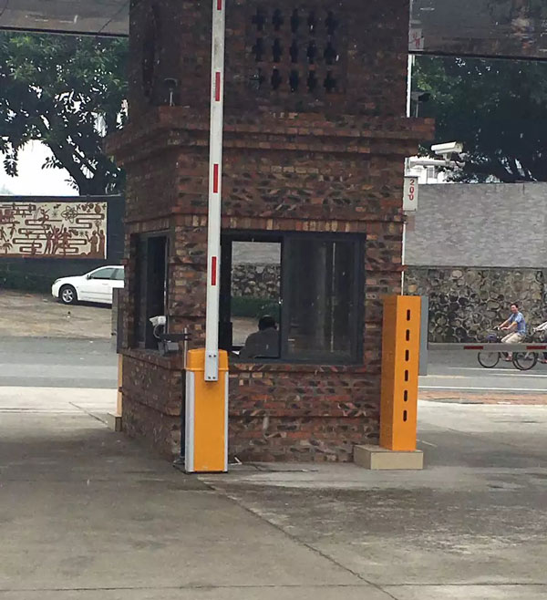 東莞東城恒國(guó)產(chǎn)業(yè)園停車(chē)場(chǎng)系統(tǒng)由新恒安交通設(shè)備安裝完工