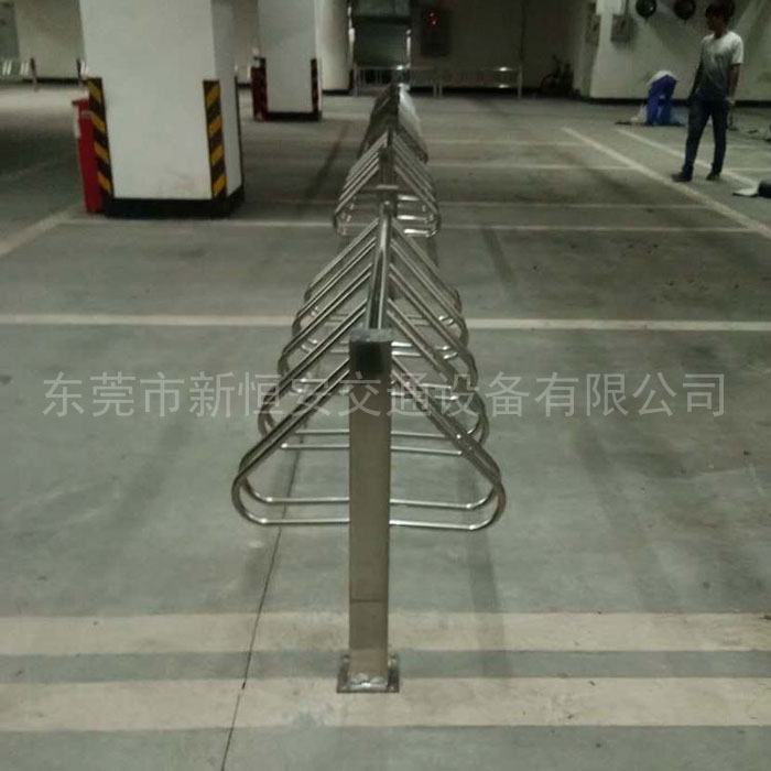 買正品304不銹鋼立式卡位式自行車停車架廠家批發(fā)定做
