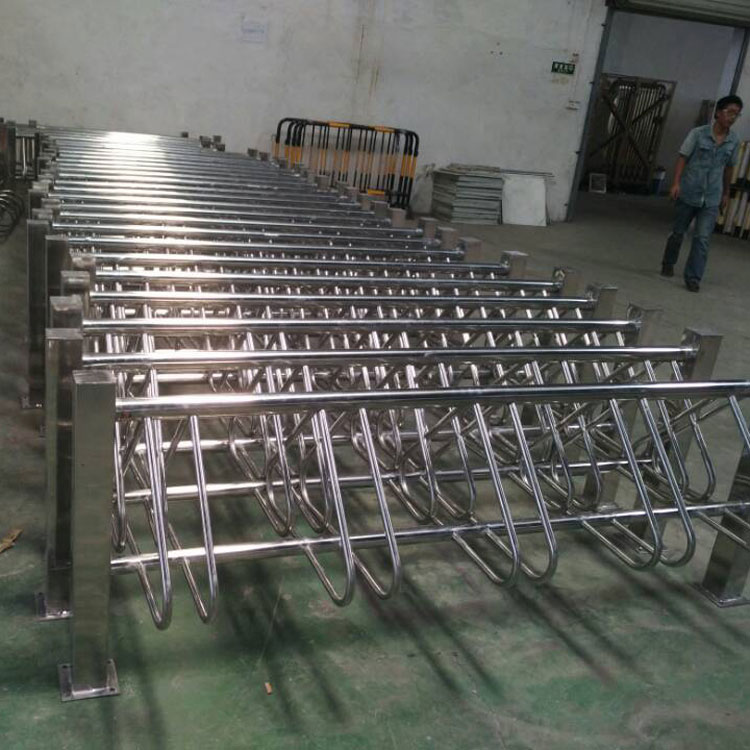 綠道通品牌304不銹鋼立式自行車停放架在廣州天河已經(jīng)安裝完工