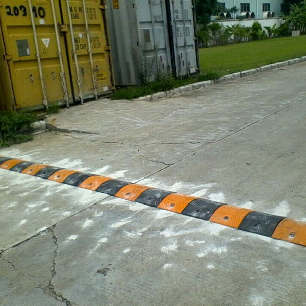 鑄鋼減速帶耐用結(jié)實承重量大