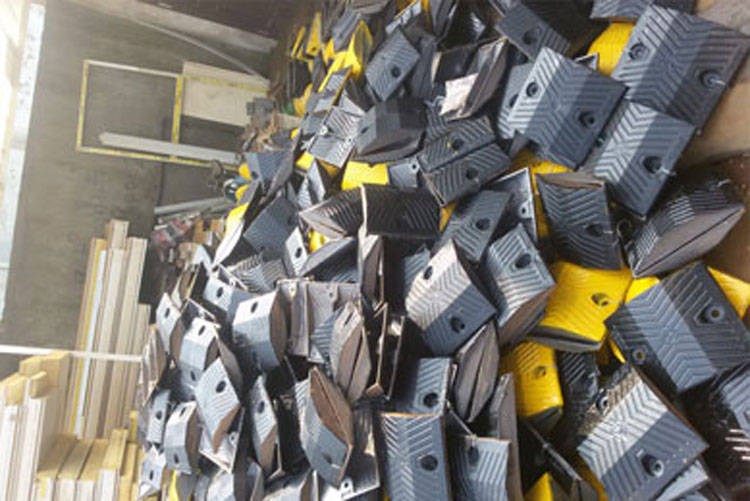 東莞鑄鋼減速帶廠家批發(fā)承重200