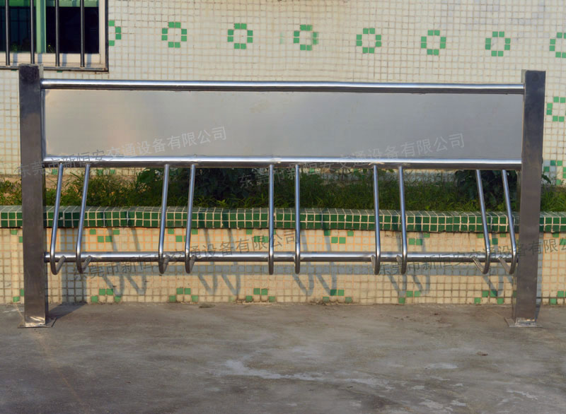 304不銹鋼立體式自行車停車架找新恒安交通設(shè)備