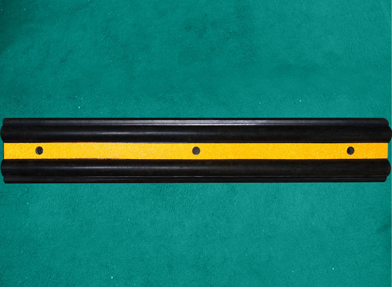 1米長(zhǎng)優(yōu)質(zhì)橡膠防撞塊結(jié)實(shí)耐用可用五六年