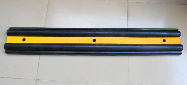 買倒車防撞塊就上新恒安交通設(shè)備產(chǎn)品質(zhì)量安全放心